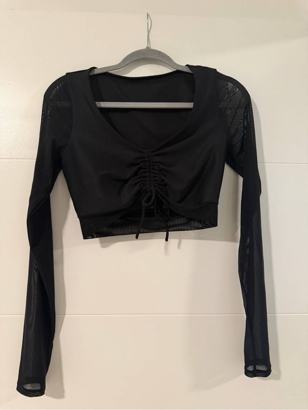 ALO - Black Long Sleeve Ruched Crop Top - Women